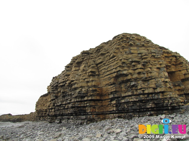 SX10489 Cliffs at Rhoose Point